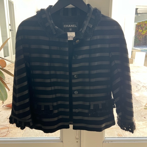 CHANEL Black Jacket in cashmere - Picture 8 of 10